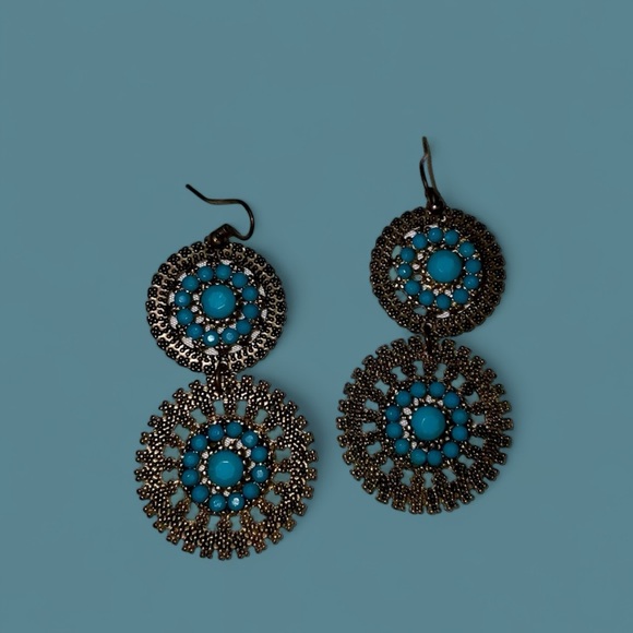 Jewelry - Gold with green stones earrings ~ costume